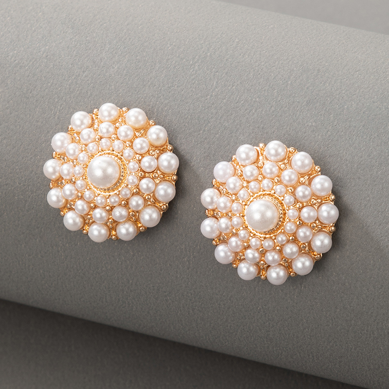 Korean Natural Shell Flower Contrast Pearl Earrings display picture 3