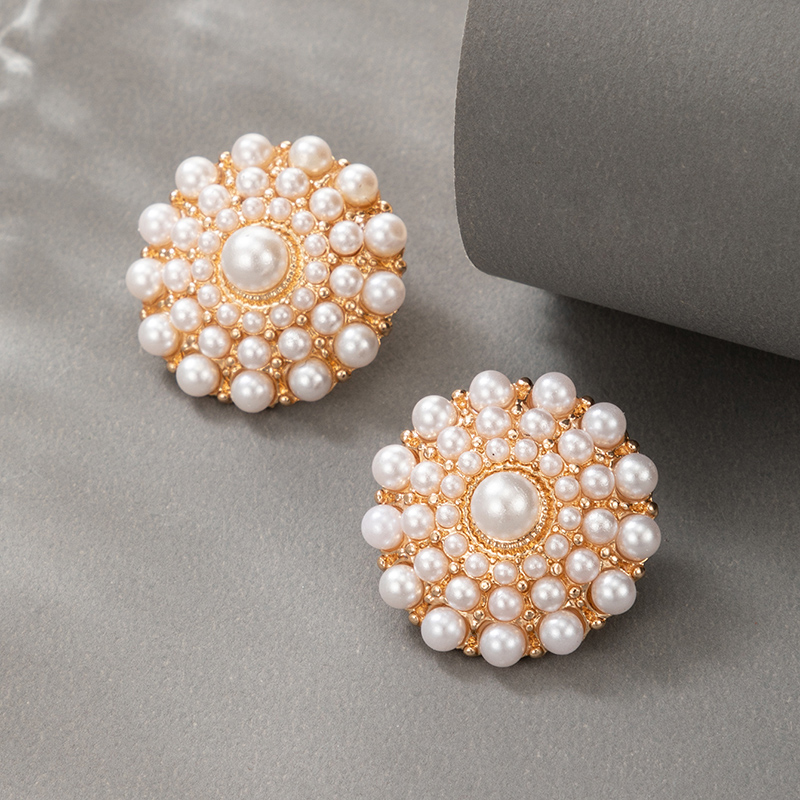Korean Natural Shell Flower Contrast Pearl Earrings display picture 4