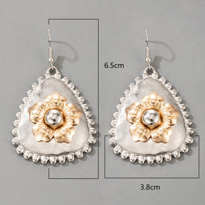 Nihaojewelry Fashion Triangle Geometric Flower Earrings Wholesale Jewelry display picture 1