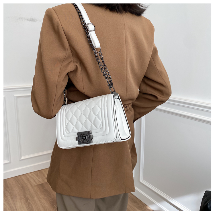 Nihaojewelry Fashion Rhombus Embroidered Thread Shoulder Messenger Chain Bag Wholesale display picture 11