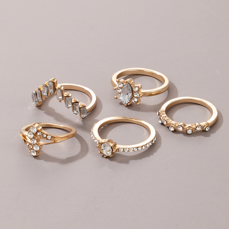Großhandel Mode Gold Diamant Unregelmäßiger Ring 5-teiliges Set display picture 2