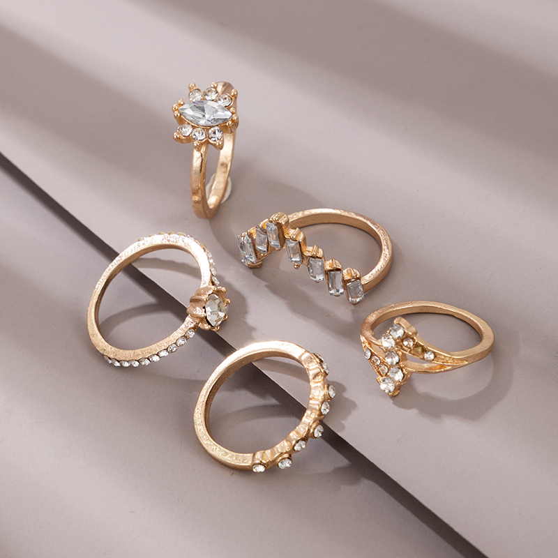 Großhandel Mode Gold Diamant Unregelmäßiger Ring 5-teiliges Set display picture 4