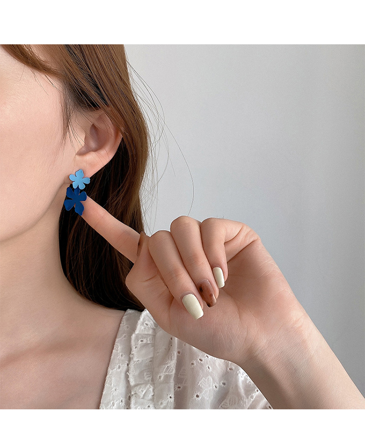 Nihaojewelry Jewelry Wholesale Retro Contrast Blue Flower Long Earrings display picture 6