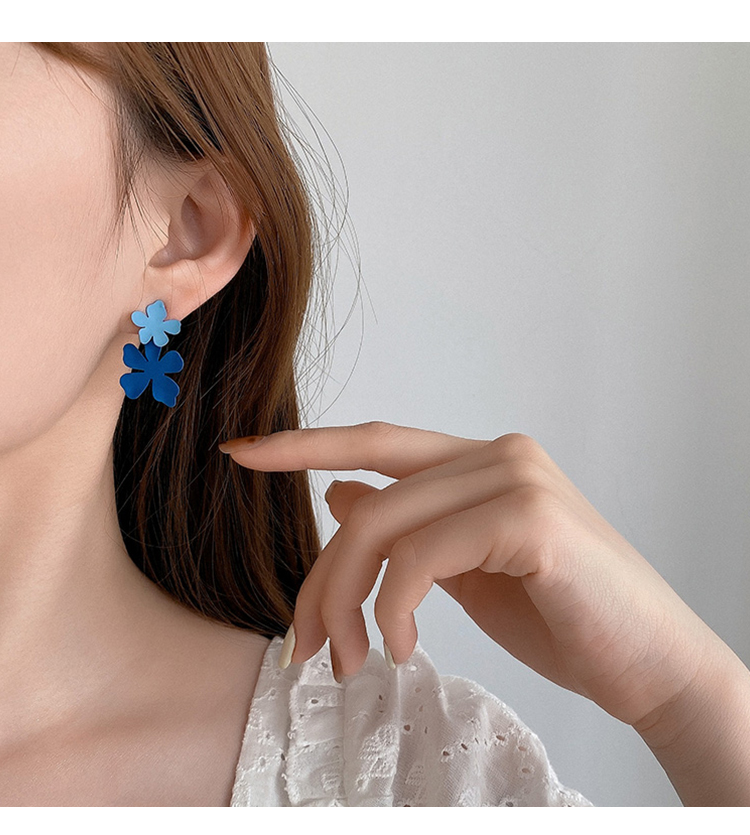 Nihaojewelry Jewelry Wholesale Retro Contrast Blue Flower Long Earrings display picture 9
