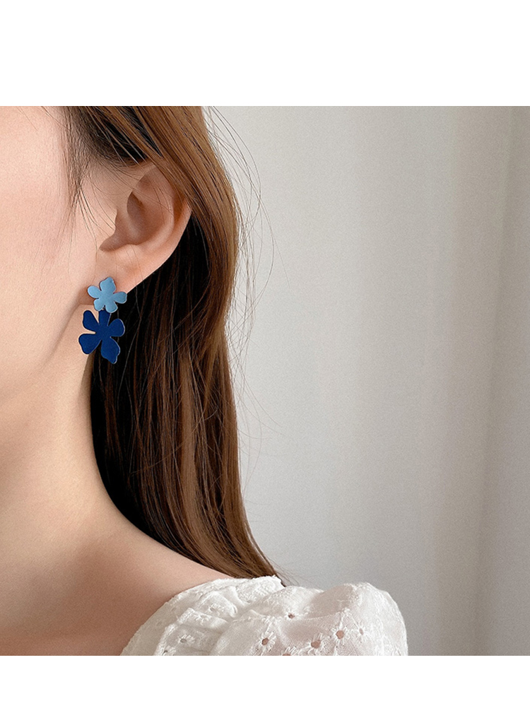 Nihaojewelry Jewelry Wholesale Retro Contrast Blue Flower Long Earrings display picture 10