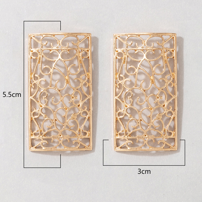 Nihaojewelry Wholesale Jewelry New Retro Square Hollow Pattern Earrings display picture 3