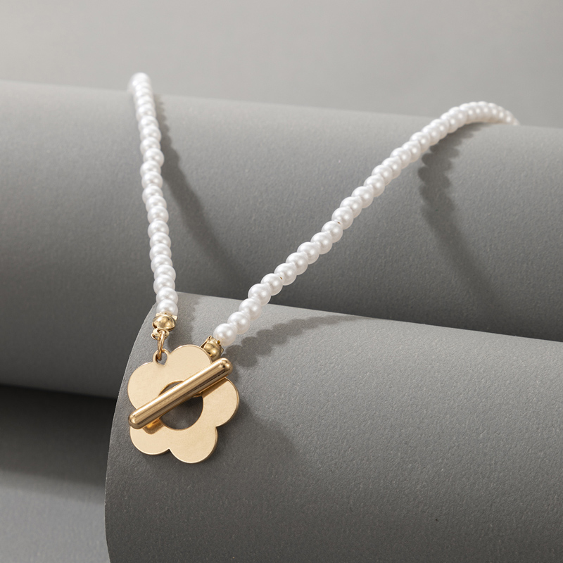 Nihaojewelry Großhandel Schmuck Neue Einfache Perlenkette Goldene Blume Anhänger Halskette display picture 2