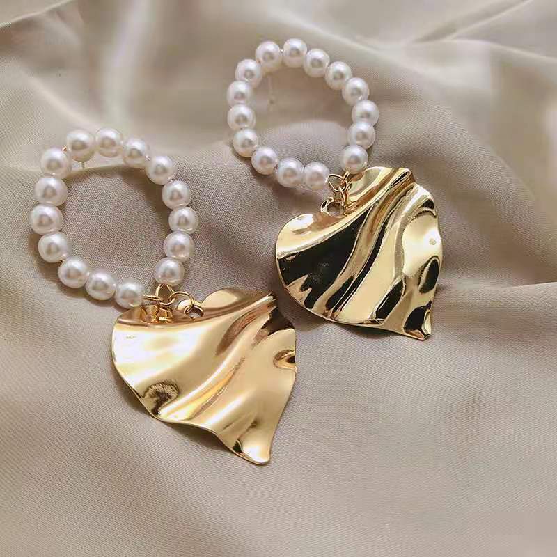 Nihaojewelry Gros Bijoux En Métal Simple Coeur Perle Grandes Boucles D'oreilles display picture 2