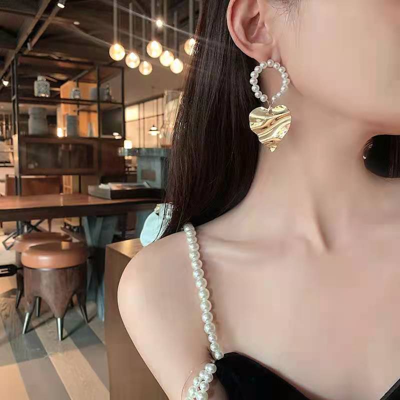 Nihaojewelry Wholesale Jewelry Simple Metal Heart Pearl Big Earrings display picture 4