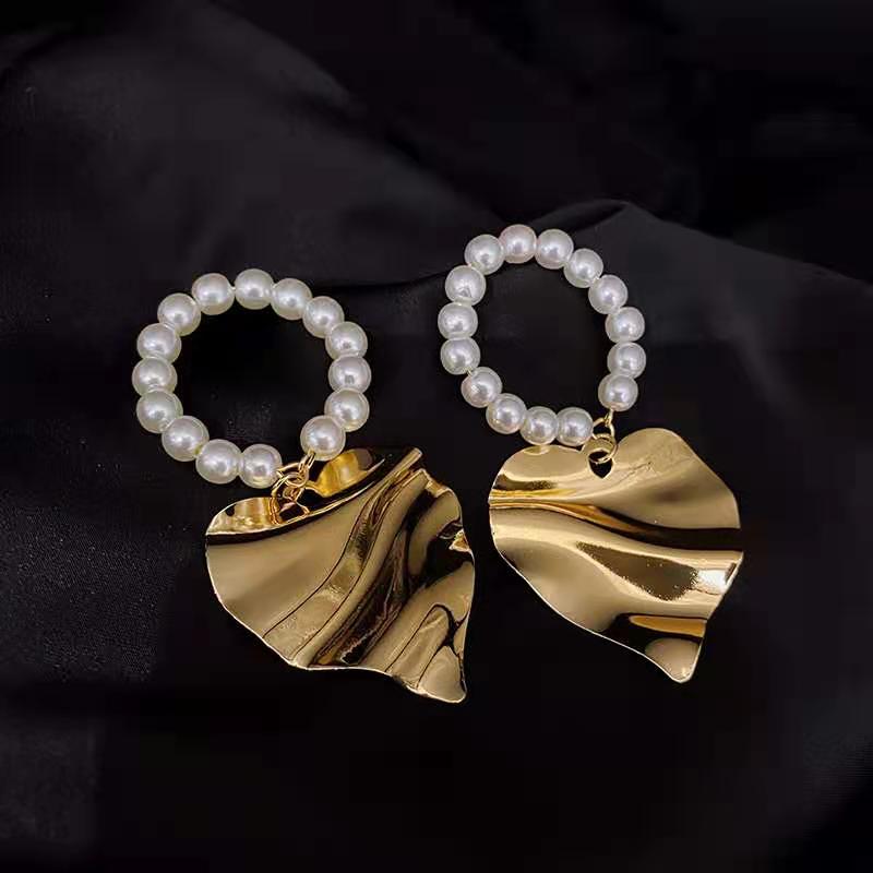 Nihaojewelry Gros Bijoux En Métal Simple Coeur Perle Grandes Boucles D'oreilles display picture 6