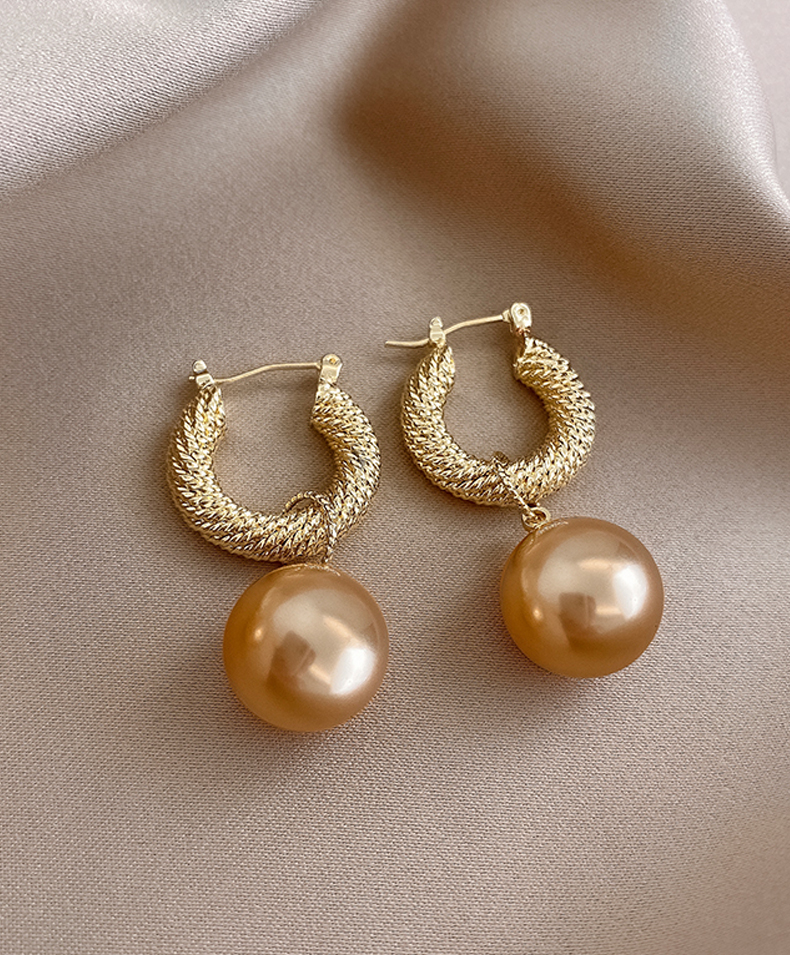 Nihaojewelry Wholesale Jewelry Simple Retro Pearl Pendent C-shaped Earrings display picture 4