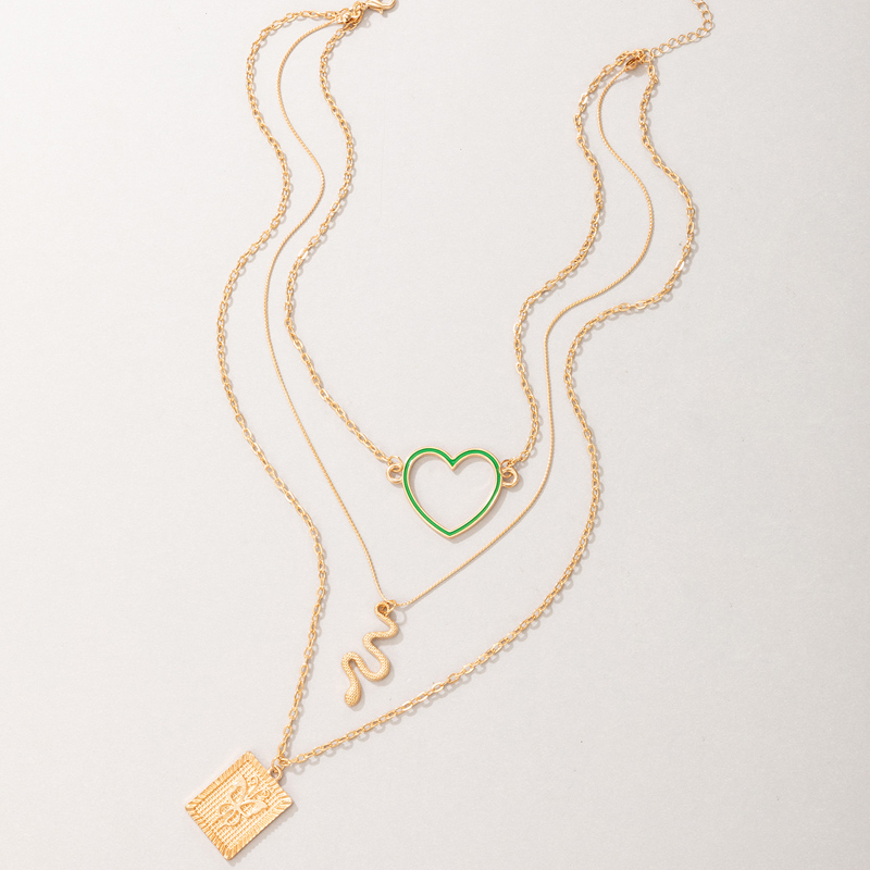 Nihaojewelry Bijoux En Gros De Mode Carré Papillon Vert Creux Coeur Serpent Pendentif Collier display picture 1