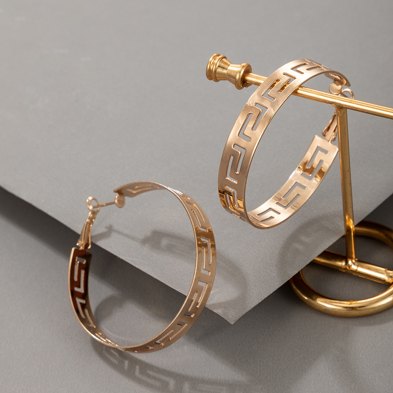 Nihaojewelry Bijoux En Gros Nouvelles Boucles D&#39;oreilles Simples En Métal À Motif Creux Circulaire display picture 3