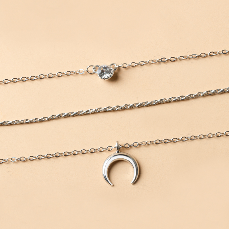 Vente En Gros Bijoux Mode Pendentif Diamant Lune Collier Multicouche Nihaojewelry display picture 3