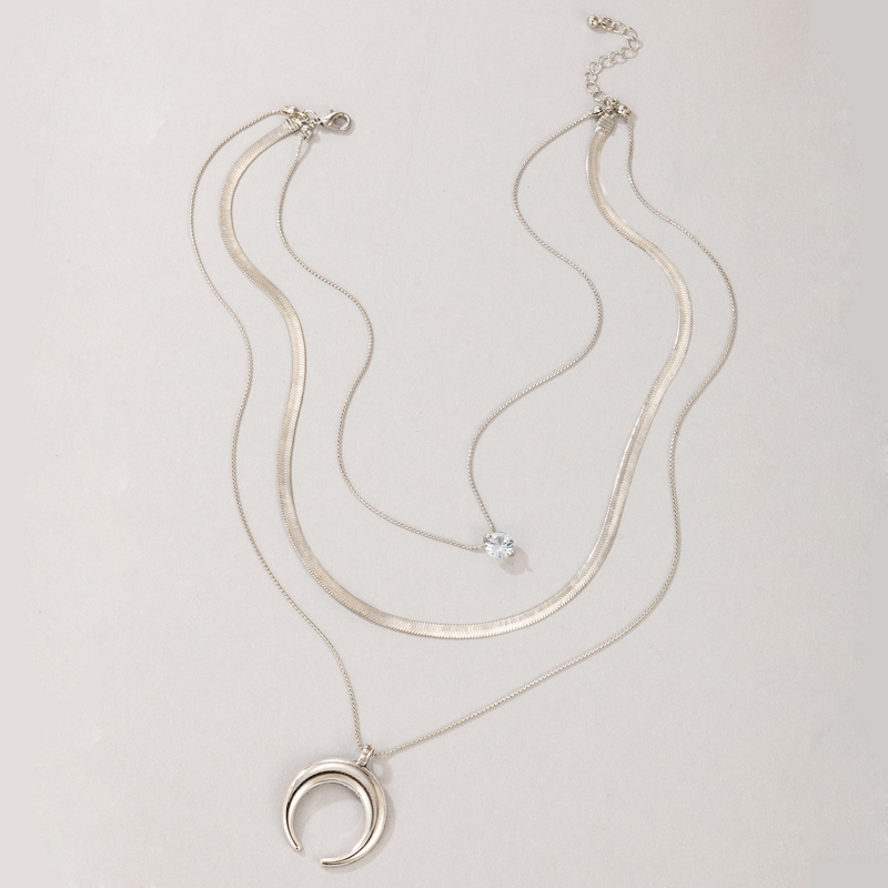 Großhandel Mehrschichtige Halskette Im Ethnischen Stil Mit Mondanhänger Nihaojewelry display picture 4