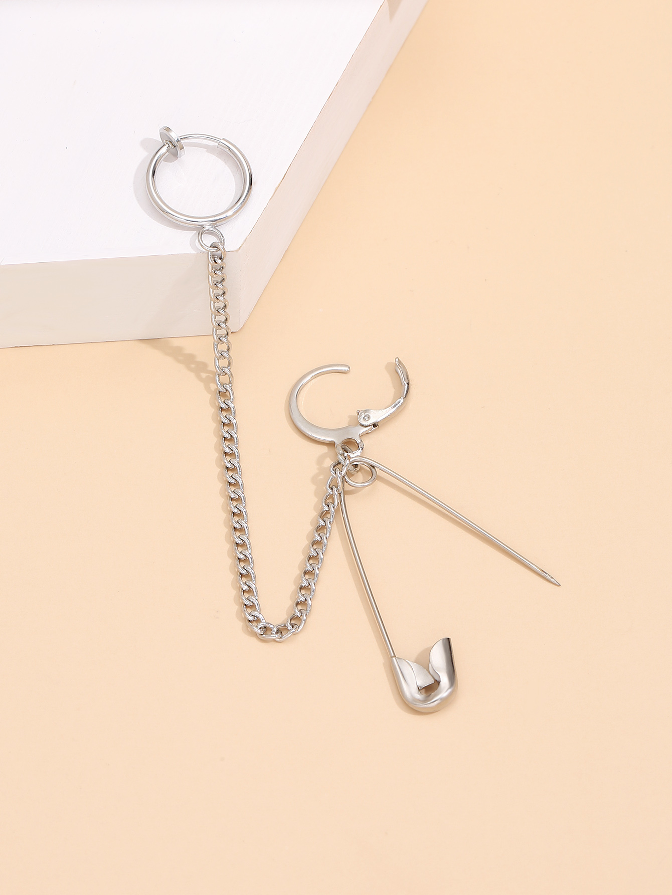 Großhandel Einfache Geometrische Pin Anhänger Legierung Ohrringe Clip Nihaojewelry display picture 3