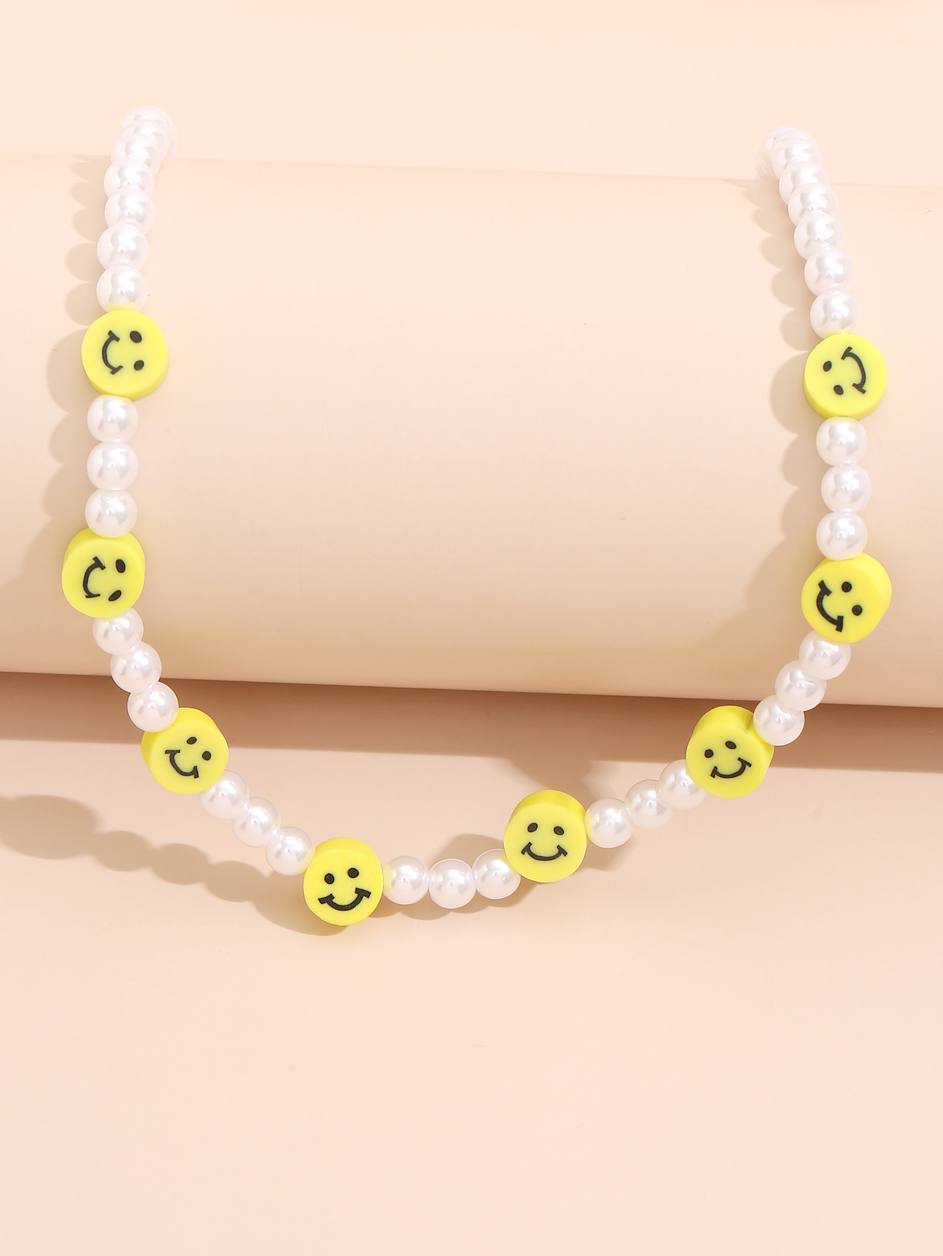 Wholesale Korean Retro Smiley Pearl Necklace Nihaojewelry display picture 5