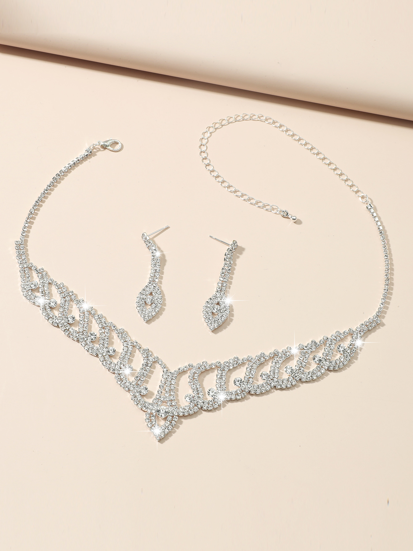 Wholesale Fashion Geometric Titanium Steel Rhinestone Necklace Set Nihaojewelry display picture 2