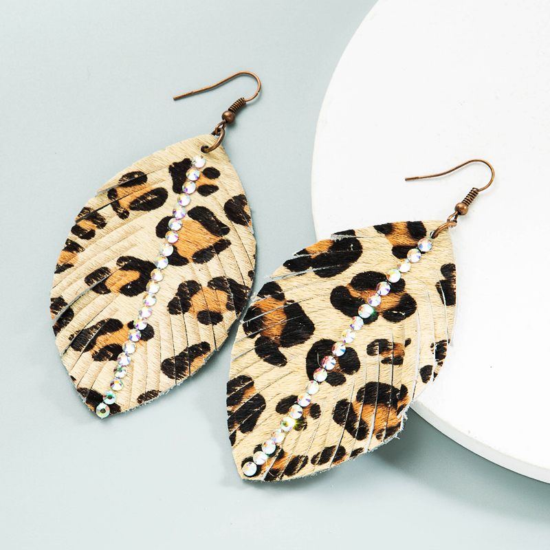 Wholesale Bohemia Leather Print Leopard Leaf Shape Earrings Nihaojewelry display picture 4