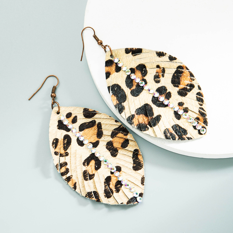 Wholesale Bohemia Leather Print Leopard Leaf Shape Earrings Nihaojewelry display picture 6