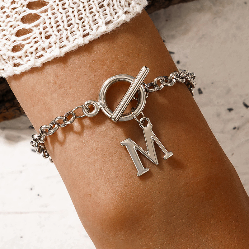 Nihaojewelry Simple Style M Letter Ot Buckle Single Layer Bracelet Wholesale Jewelry display picture 3