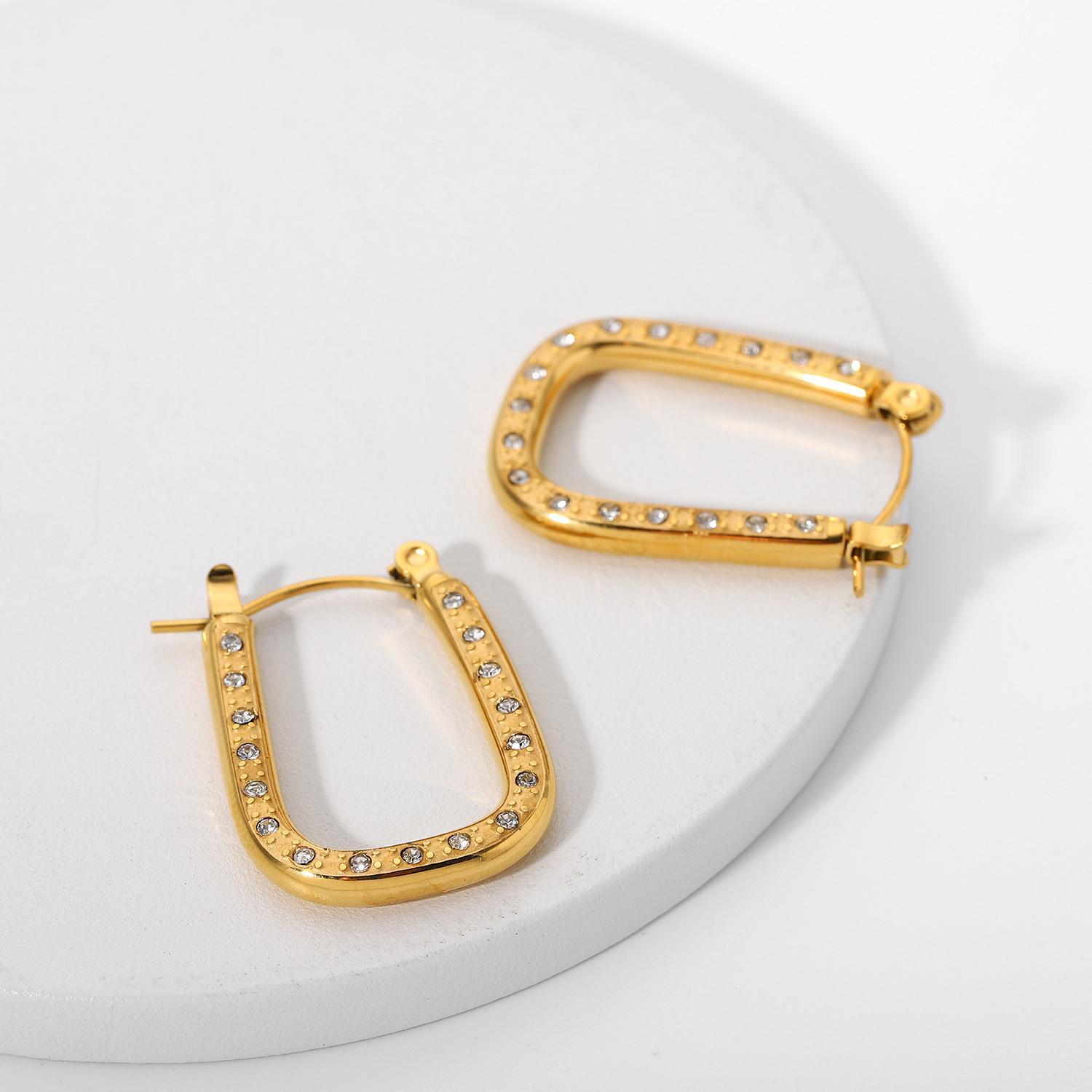 Fashion 18k Gold-plated U-shaped Inlaid Zirconium Hoop Earrings Wholesale Nihaojewelry display picture 9