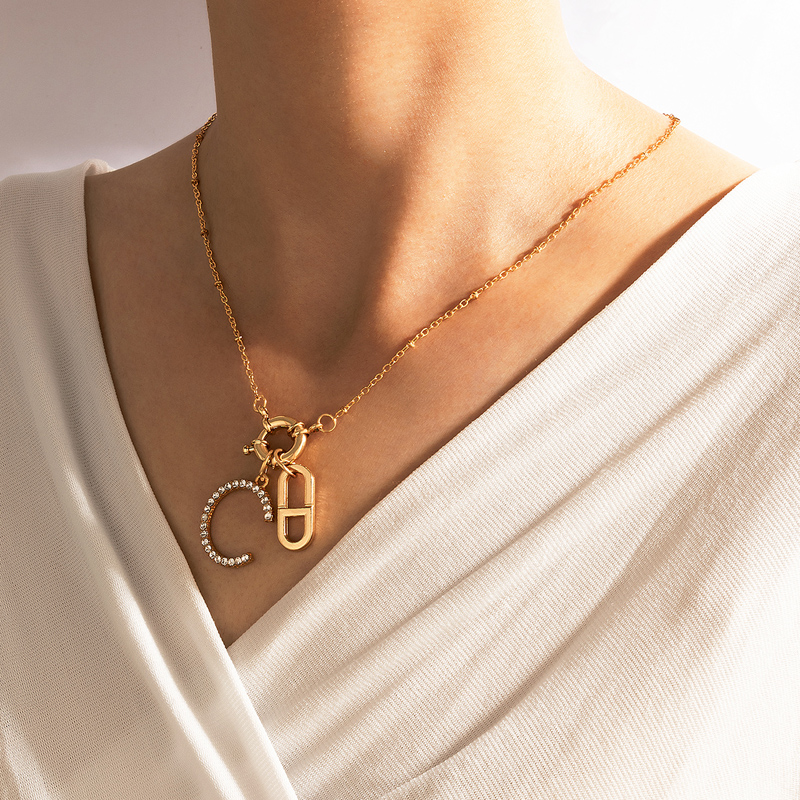 Full Diamond Letter C Pendant Necklace Chain Irregular Pendant Clavicle Chain display picture 5