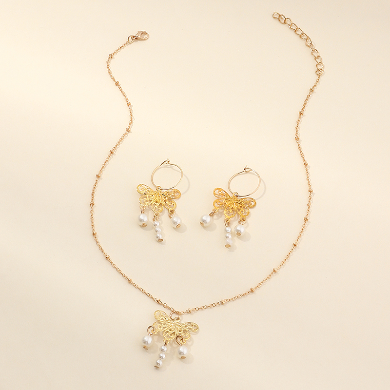 Golden Butterfly Pearl Pendant Earrings Necklace Set Wholesale Nihaojewelry display picture 1