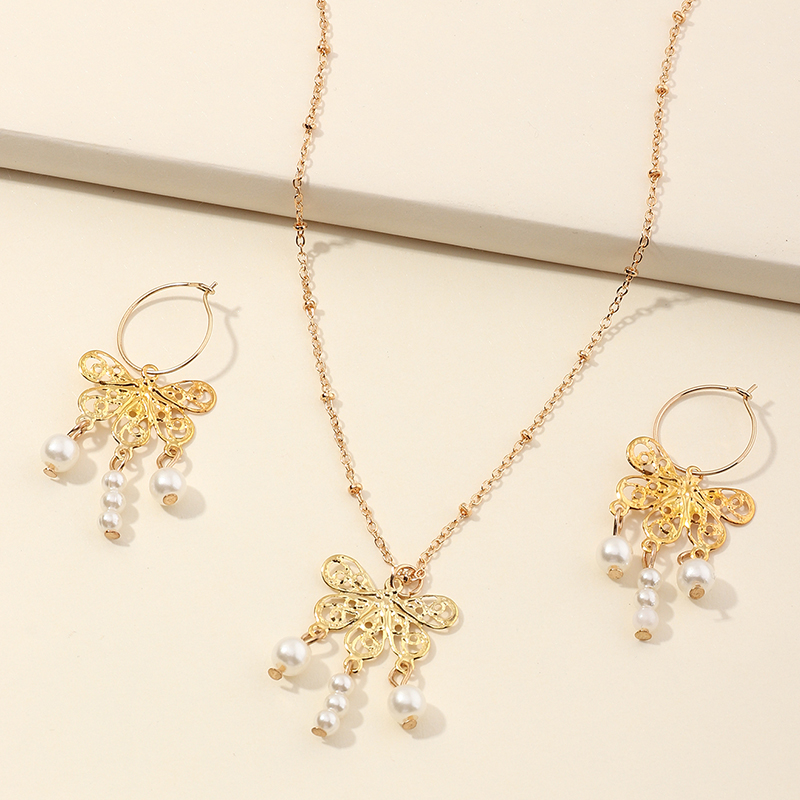 Golden Butterfly Pearl Pendant Earrings Necklace Set Wholesale Nihaojewelry display picture 3