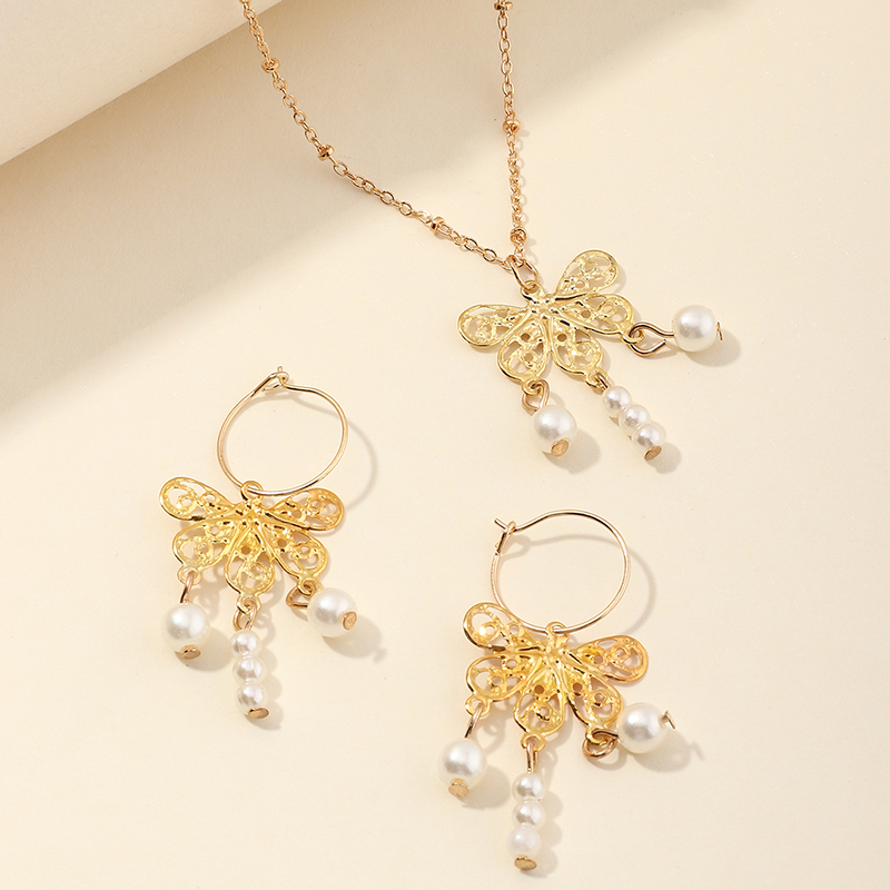 Golden Butterfly Pearl Pendant Earrings Necklace Set Wholesale Nihaojewelry display picture 4
