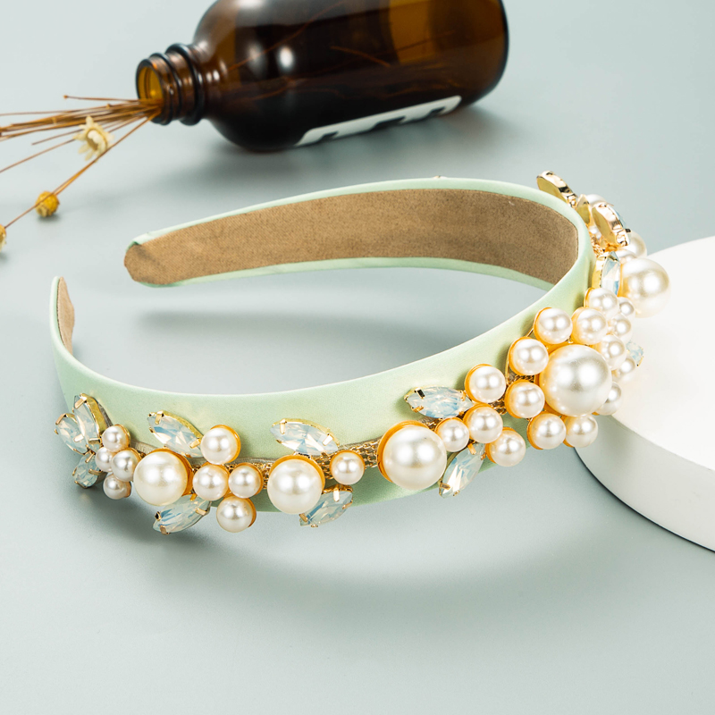 Baroque Creative Leaf Flower Shape Imitation Pearl Headband Wholesale Nihaojewelry display picture 6