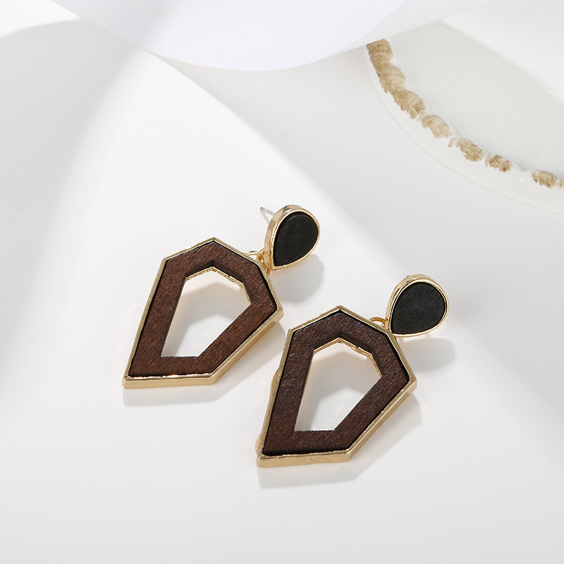 1 Pair Elegant Simple Style Geometric Asymmetrical Irregular Alloy Wood Drop Earrings display picture 2