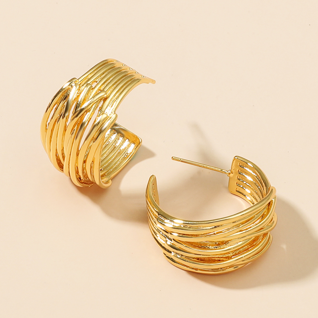 New Geometric Carved Copper Hoop Earrings Wholesale Nihaojewelry display picture 2