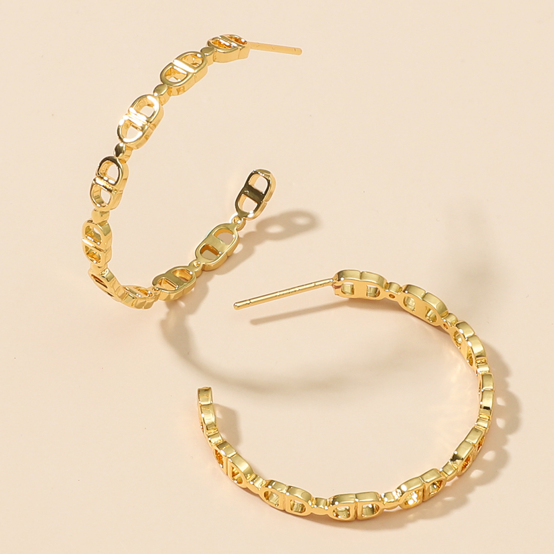 Creative Geometric Chain Copper Hoop Earrings Wholesale Nihaojewelry display picture 2