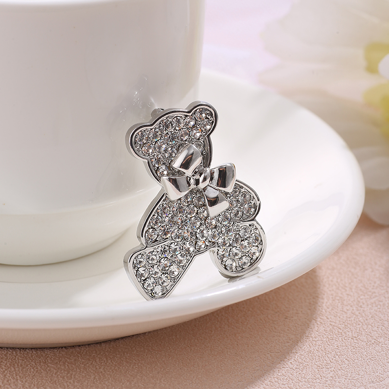 Korea Bow Bear Alloy Diamond Brooch Wholesale Nihaojewelry display picture 2