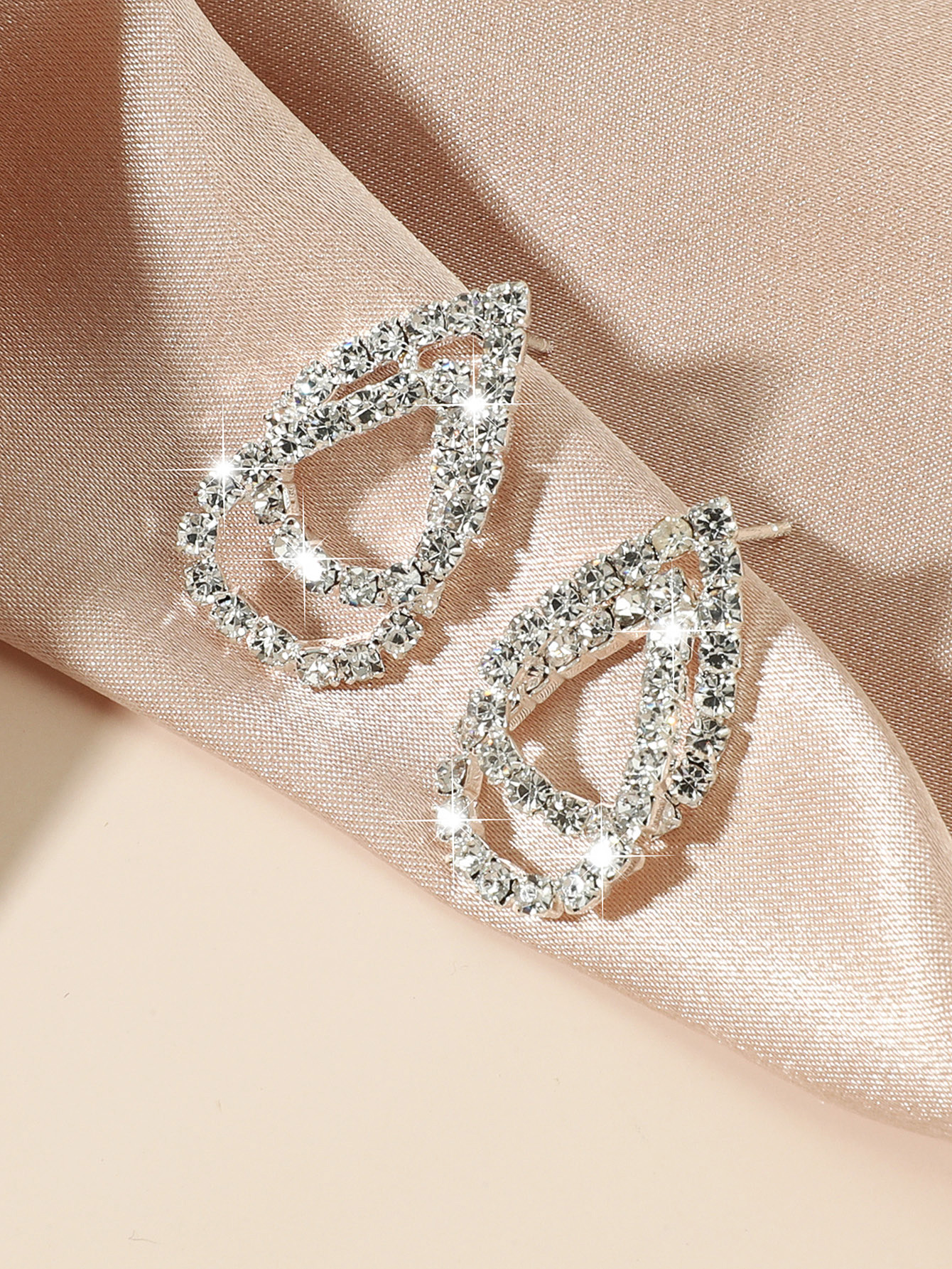 Fashion Full Diamond Drop Shape Alloy Earrings Wholesale Nihaojewelry display picture 1