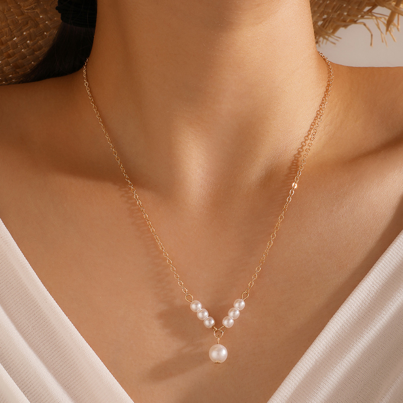 New Simple Pearl Pendent Alloy Necklace Wholesale Nihaojewelry display picture 4