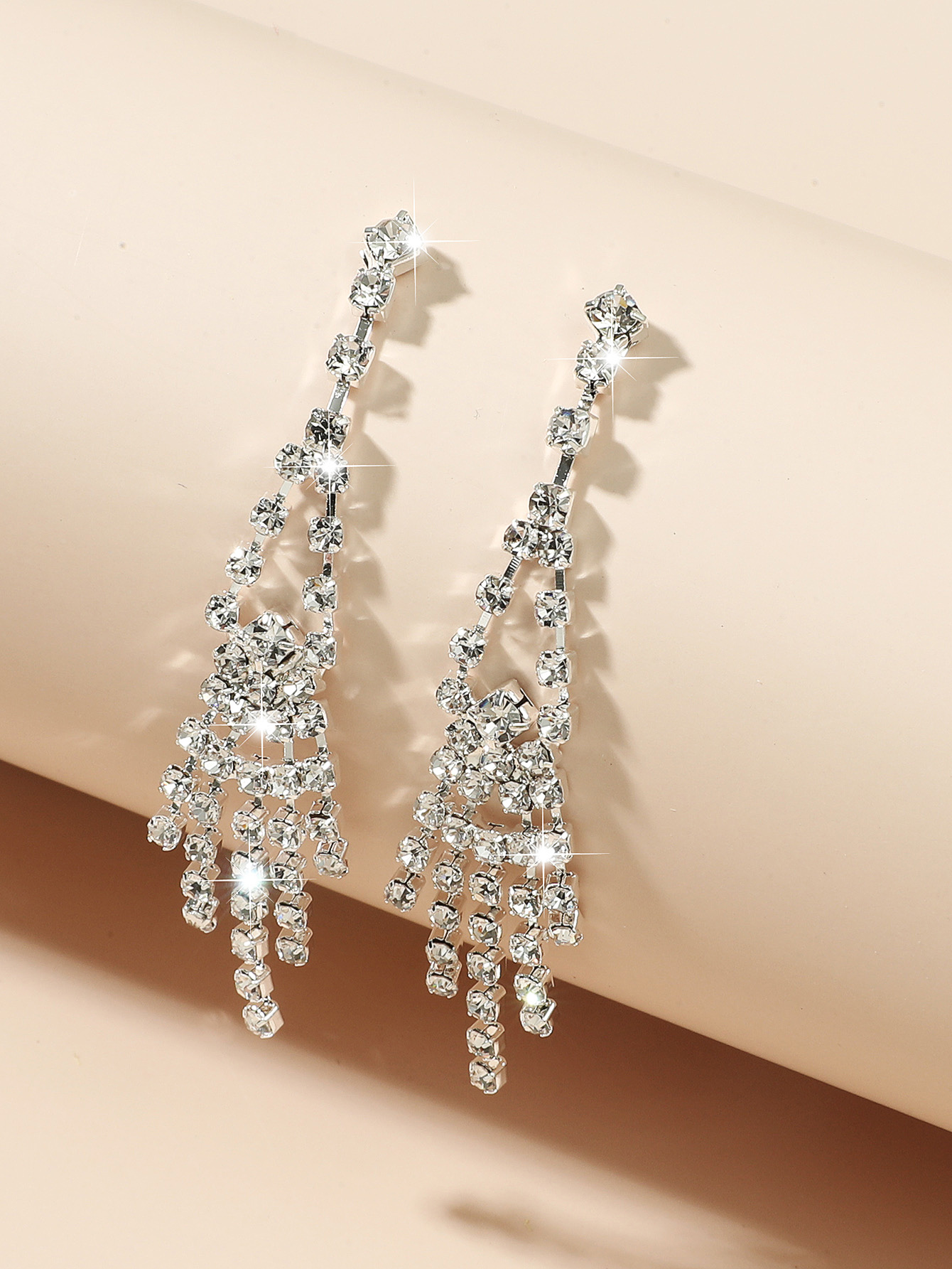 Korean Geometric Sparkling Diamond Long Earrings Wholesale Nihaojewelry display picture 1