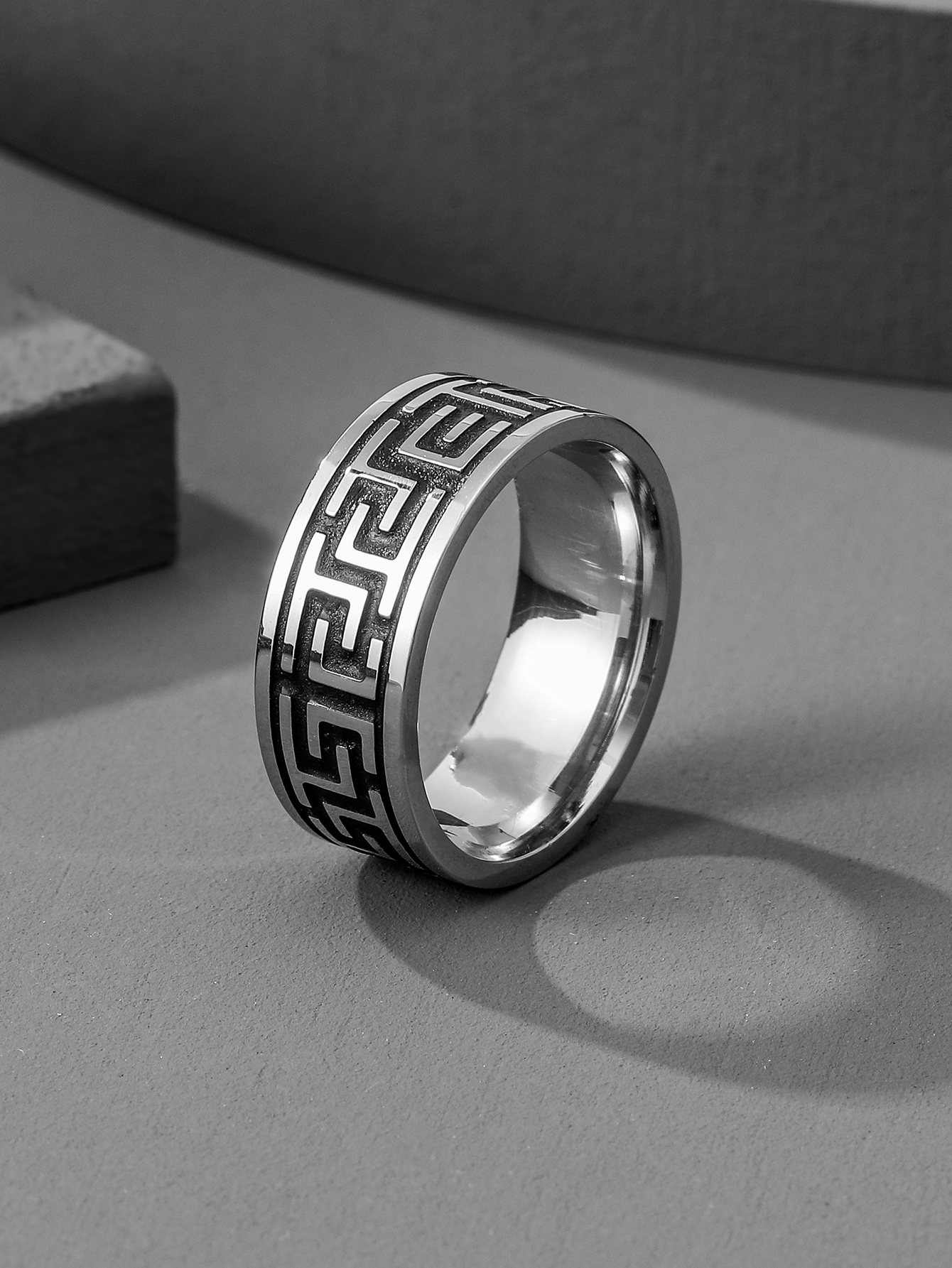 Vintage Geometric Carved Titanium Steel Ring Wholesale Nihaojewelry display picture 4