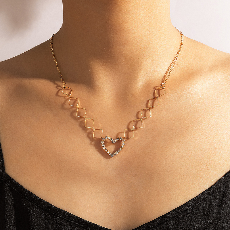 Korean Heart Geometric Single Layer Necklace Wholesale Nihaojewelry display picture 5