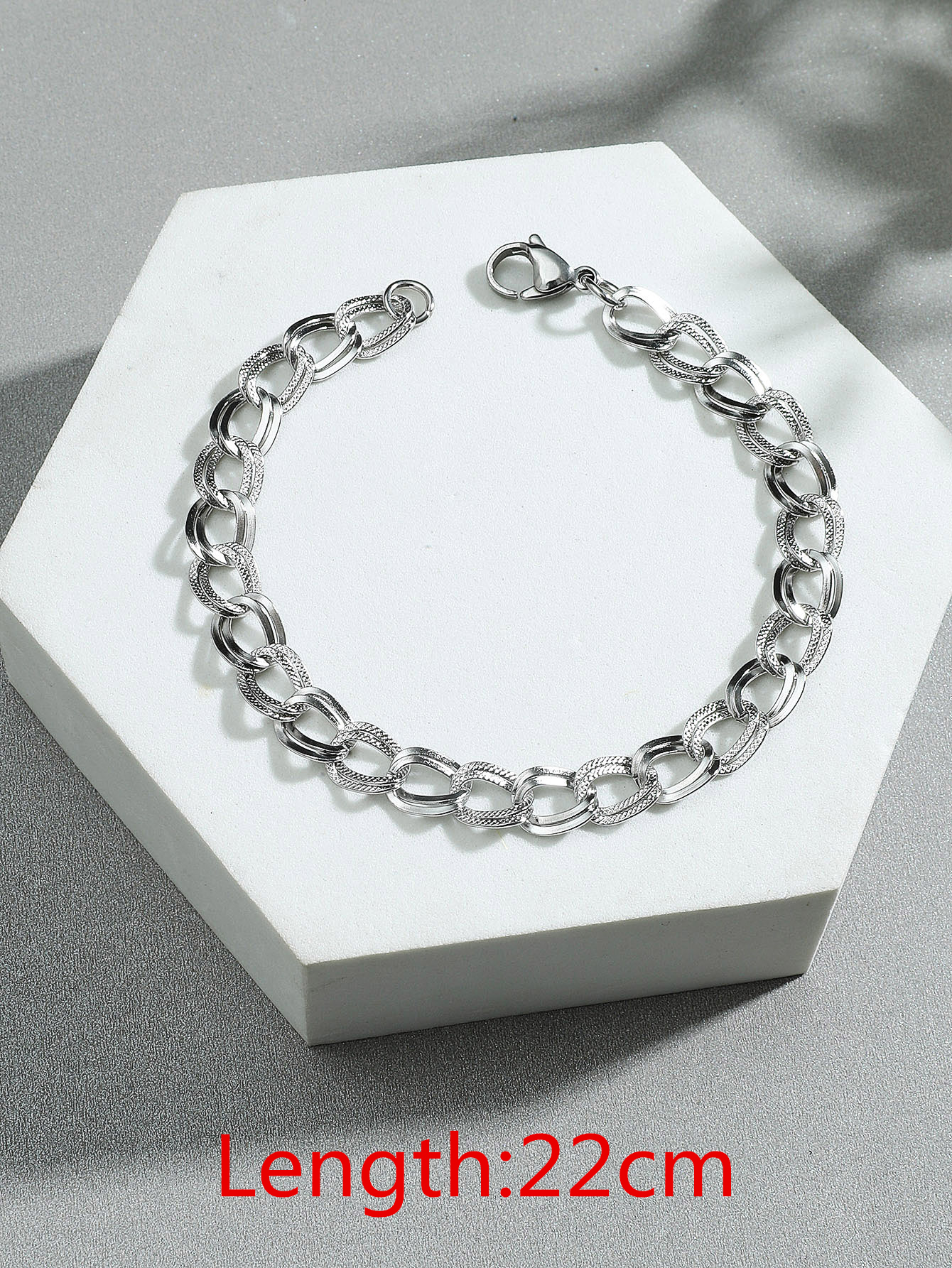 New Stainless Steel Carved Chain Bracelet Wholesale Nihaojewelry display picture 2