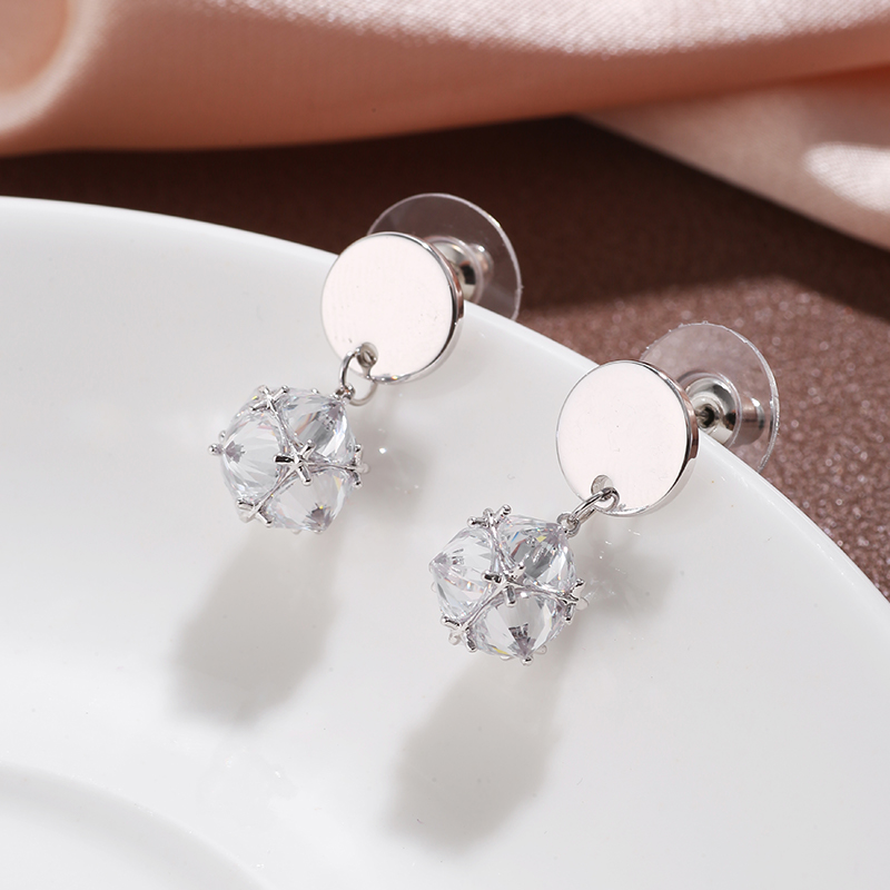 Großhandel Mode Zuckerwürfel Geometrische Kupfer Ohrringe Nihaojewelry display picture 1