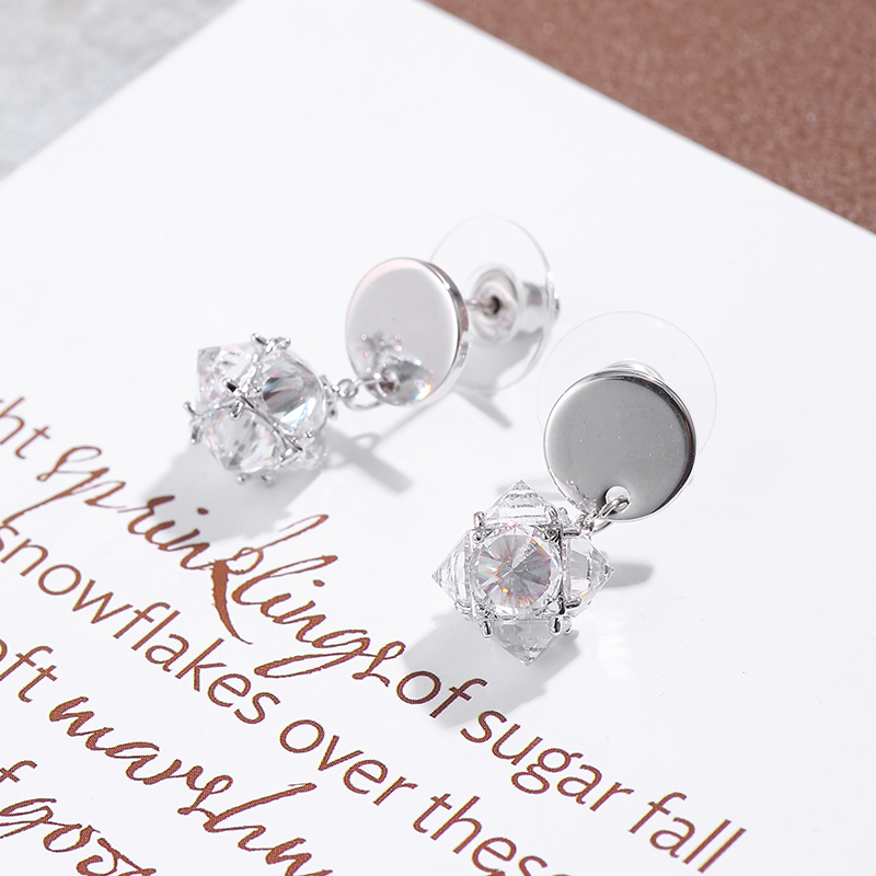 Großhandel Mode Zuckerwürfel Geometrische Kupfer Ohrringe Nihaojewelry display picture 5