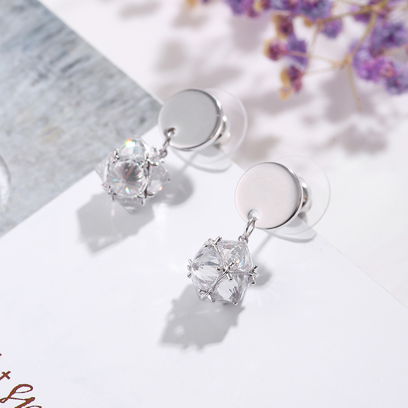 Großhandel Mode Zuckerwürfel Geometrische Kupfer Ohrringe Nihaojewelry display picture 6