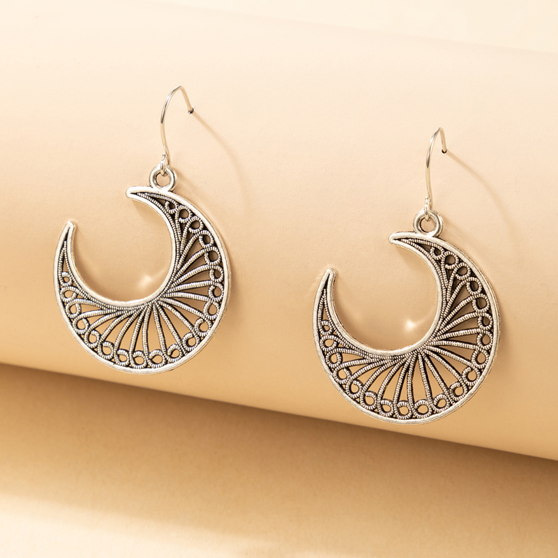 Wholesale Retro Ethnic Style Hollow Pattern Moon Earrings Nihaojewelry display picture 2