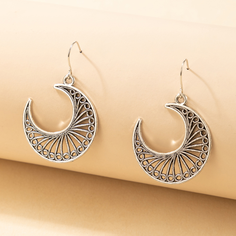Wholesale Retro Ethnic Style Hollow Pattern Moon Earrings Nihaojewelry display picture 4