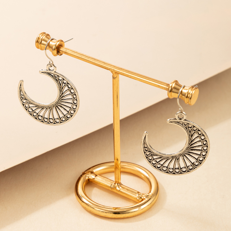 Wholesale Retro Ethnic Style Hollow Pattern Moon Earrings Nihaojewelry display picture 5