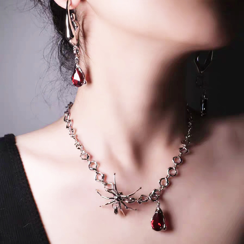 Wholesale Spider Shape Blood Drop Pendant Twist Necklace Clavicle Chain display picture 3