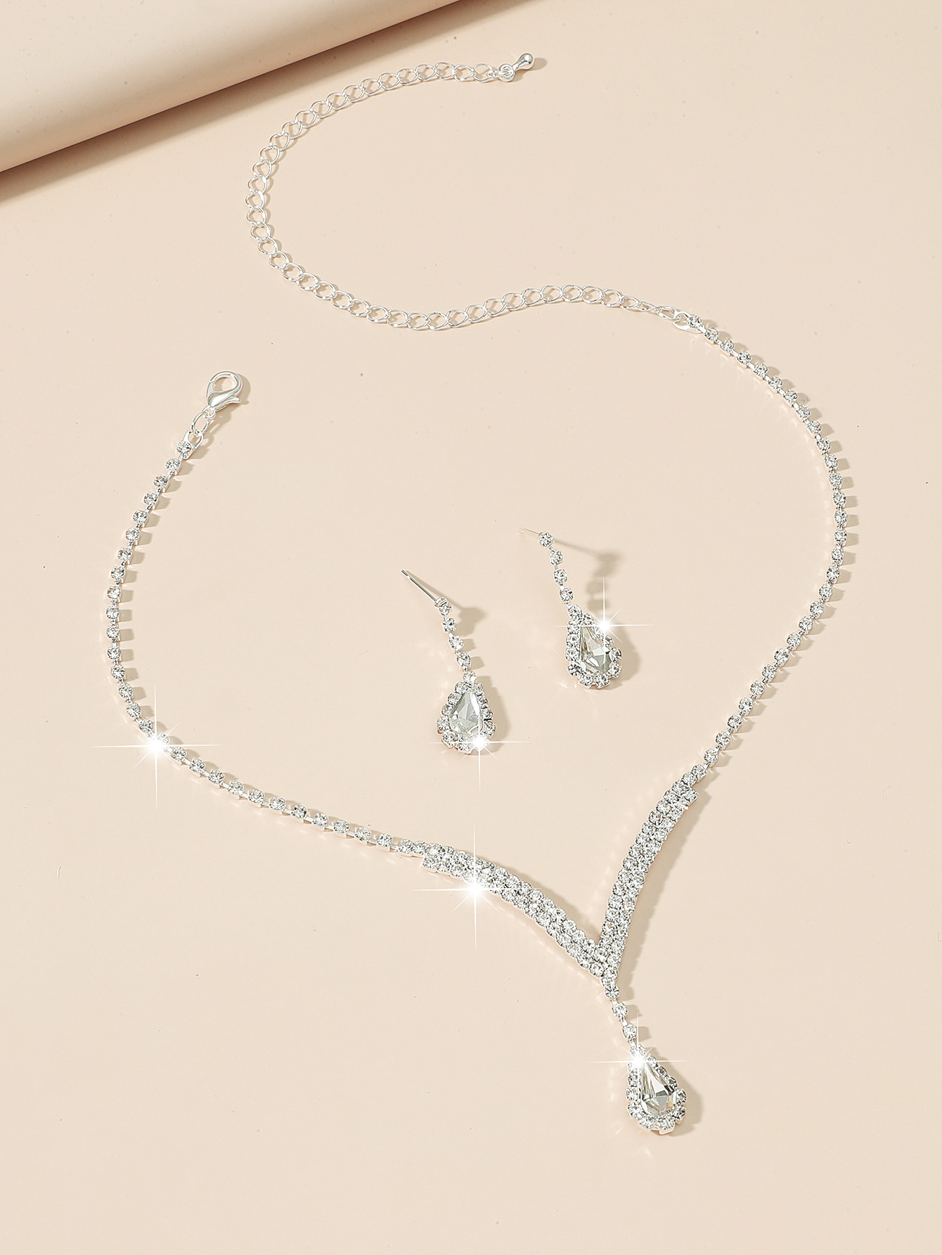 Großhandel Koreanische Kupferkristall Halskette Ohrring Zweiteiliges Set Nihaojewelry display picture 1