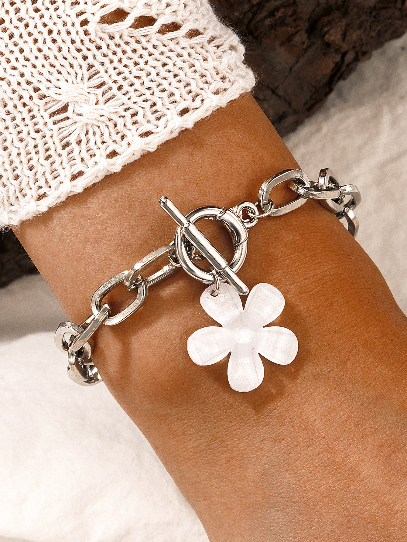 Wholesale New Fashion Flower Pendant Thick Chain Bracelet Nihaojewelry display picture 9